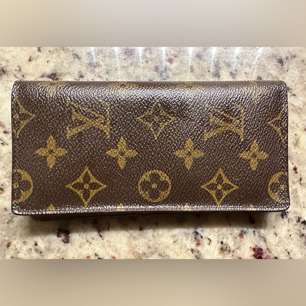 Authentic Louis Vuitton Checkbook/Wallet